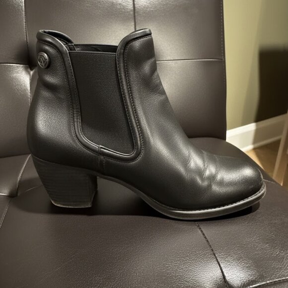 La Diva Sleek Black Leather Ankle Waterproof Booties - Picture 2 of 3